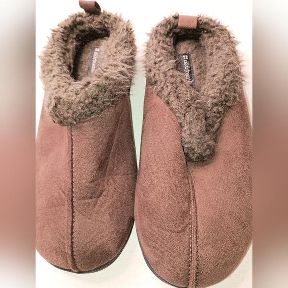 Soft brown DEARFOAMS slippers (#1,120) - Picture 1 of 5